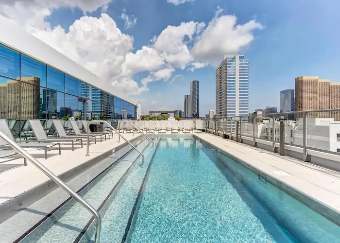 W Loop 1br W Gym Pool In Heart Of Greektown Chi-533 Apartment Chicago
